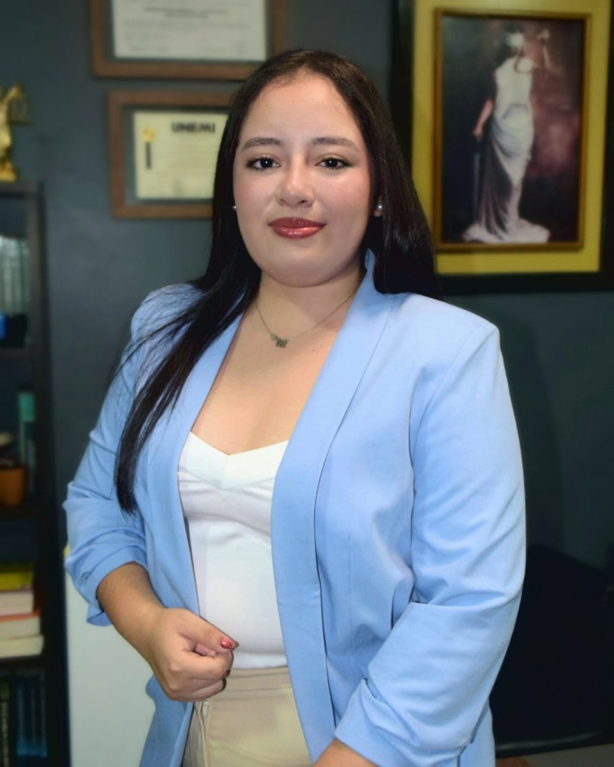 Melina Fuentes, abogada, en su oficina